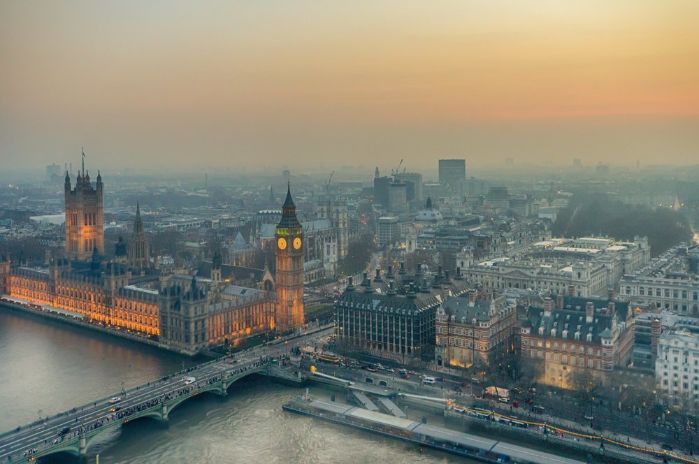 Vista general de la ciudad de Londres, el Támesis con Parlamento y el Big Ben